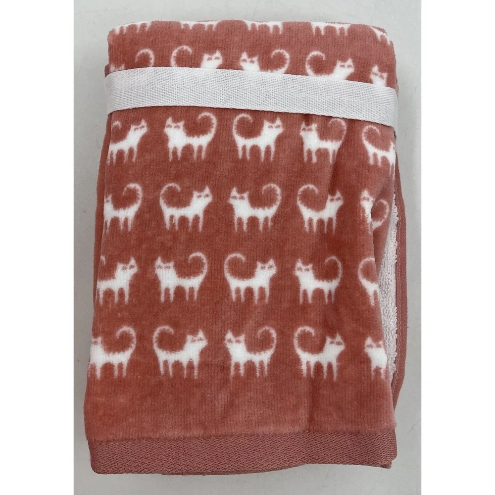 Caro Kitty Cat Print Pink Coral & White Bath (2) & Hand Towel (2) Set of 4 Total